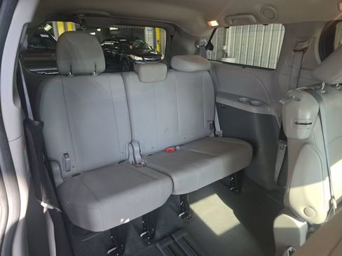 Used 2020 Toyota Sienna XLE w/ XLE Navigation Package image 14