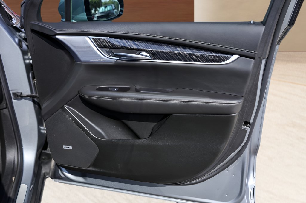 Certified 2025 Cadillac XT6 Premium Luxury FWD image 31