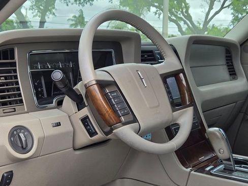 Used 2012 Lincoln Navigator 2WD image 10