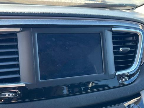 Certified 2024 Chrysler Voyager LX image 21