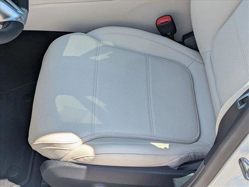 Used 2025 Mercedes-Benz C 300 Sedan image 4