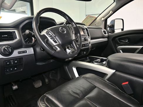Used 2018 Nissan Titan PRO-4X w/ Pro-4x Convenience Package image 13