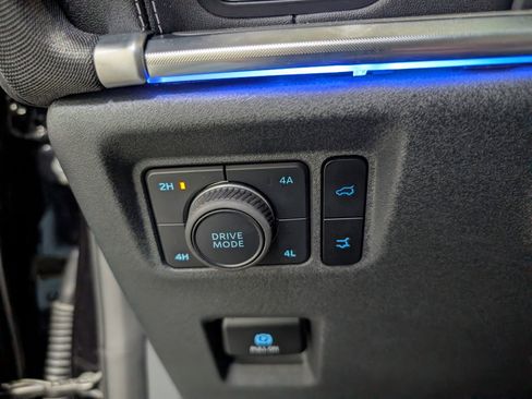 Used 2025 Ford Expedition Platinum image 23