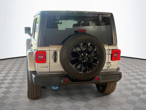 Used 2023 Jeep Wrangler Unlimited Sahara AWD/4WD image 7