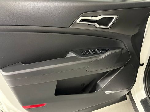 New 2026 Kia Sportage LX FWD image 13