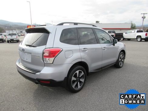 Used 2017 Subaru Forester 2.5i Premium image 3