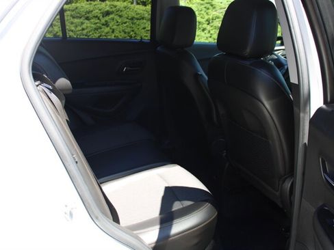 Used 2019 Chevrolet Trax LT w/ LT Convenience Package AWD/4WD image 6
