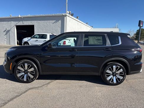 New 2026 Mitsubishi Outlander SE FWD image 4