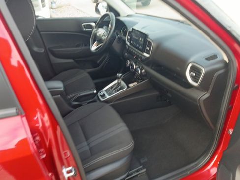 Used 2025 Hyundai Venue SEL image 8