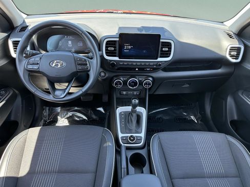 Used 2024 Hyundai Venue Limited image 10