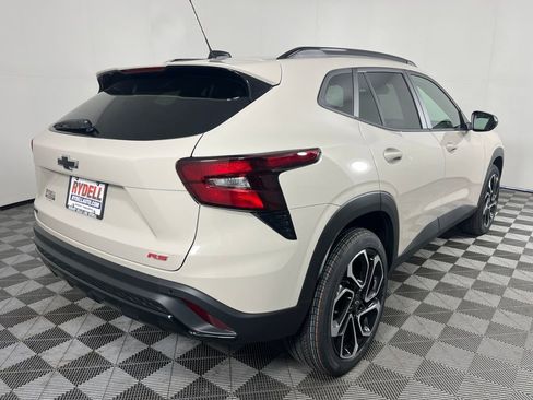 New 2026 Chevrolet Trax RS w/ Sunroof Package FWD image 5