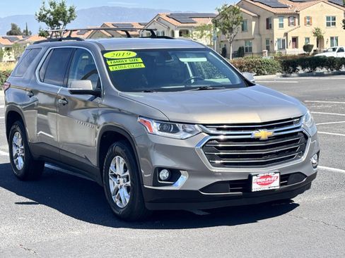 Used 2019 Chevrolet Traverse LT image 1