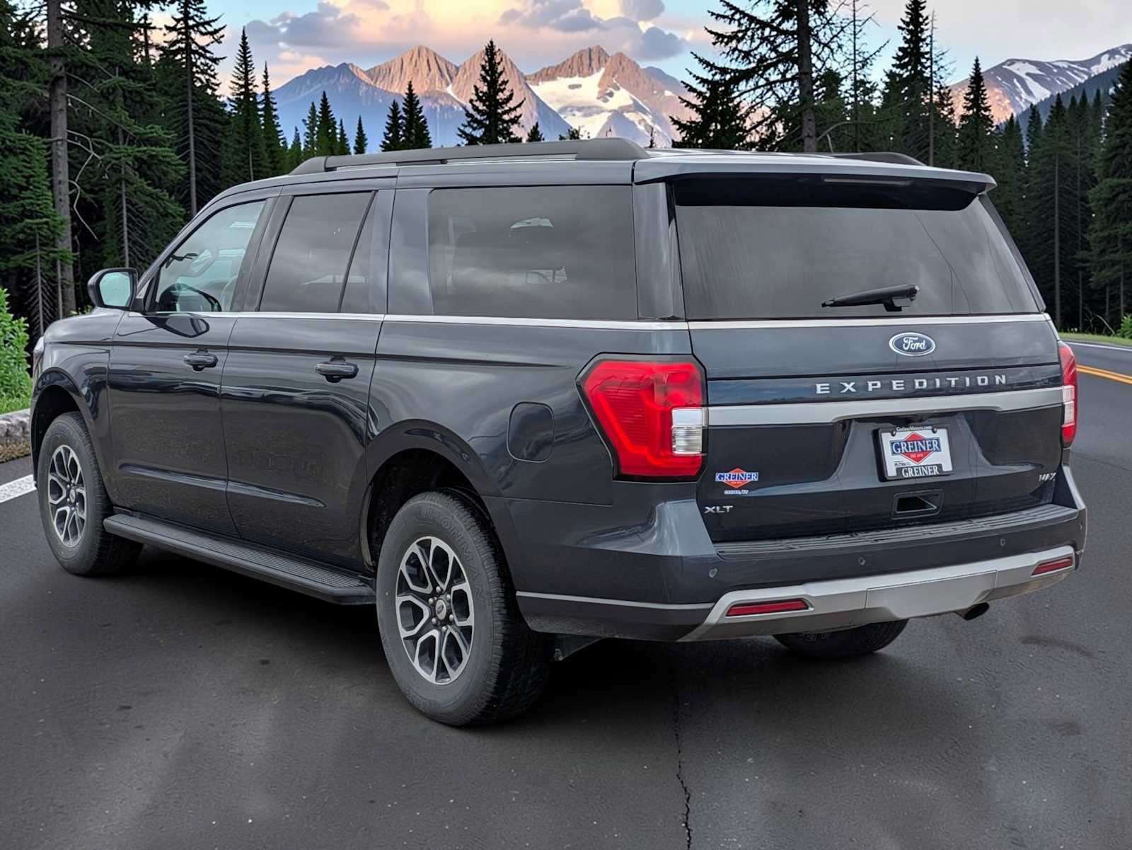 Used 2024 Ford Expedition Max XLT AWD/4WD image 3