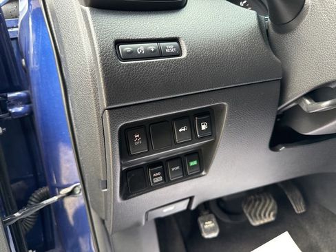Used 2018 Nissan Rogue SV AWD/4WD image 27