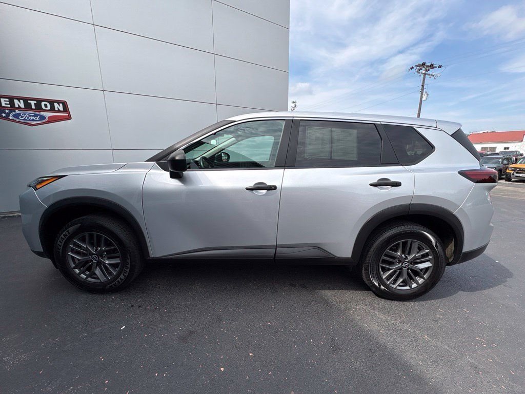 Used 2024 Nissan Rogue S FWD image 6