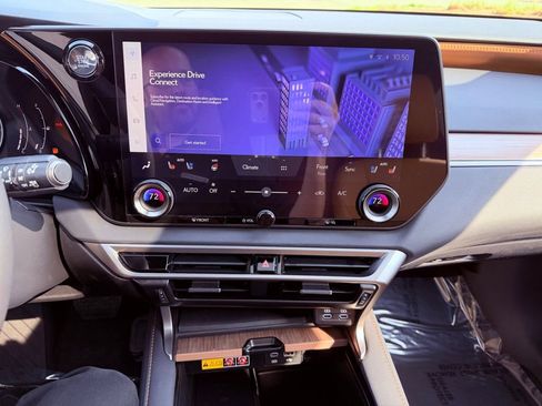 Used 2024 Lexus RX 350 Premium w/ Accessory Package (Z1) image 25