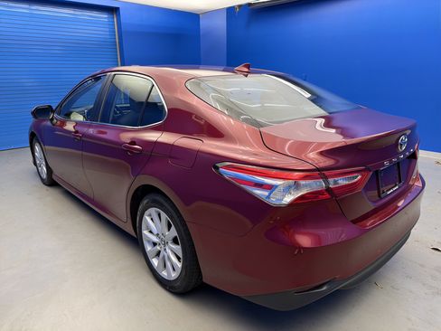 Used 2019 Toyota Camry LE image 5