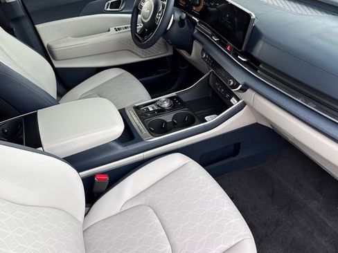 New 2026 Kia Carnival EX FWD image 19