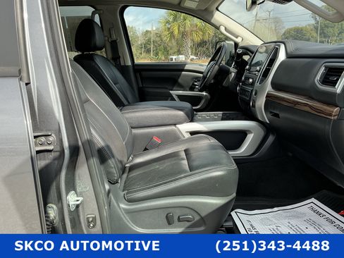 Used 2020 Nissan Titan SL w/ Moonroof Package image 13