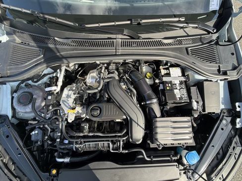 Used 2025 Volkswagen Jetta SE FWD image 17
