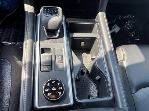 Used 2023 Nissan Pathfinder SL AWD/4WD image 15