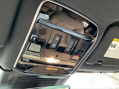 New 2026 Land Rover Range Rover Long Wheelbase SE image 22