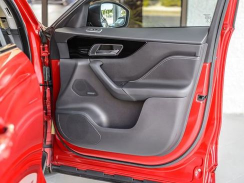 Used 2018 Jaguar F-PACE R-Sport image 55