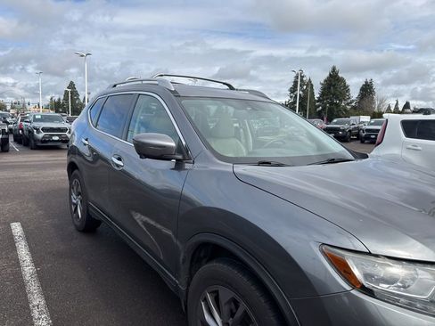 Used 2016 Nissan Rogue SL w/ SL Premium Package image 2