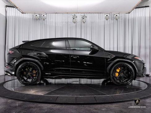 Used 2024 Lamborghini Urus Performante AWD/4WD image 17
