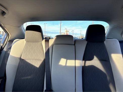 Used 2020 Toyota Corolla LE image 19