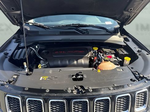 Used 2018 Jeep Compass Latitude w/ Cold Weather Group AWD/4WD image 22
