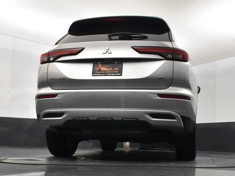 Used 2024 Mitsubishi Outlander FWD image 13