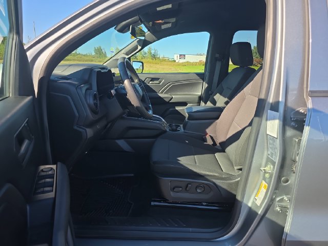Used 2023 Chevrolet Colorado Trail Boss AWD/4WD image 11