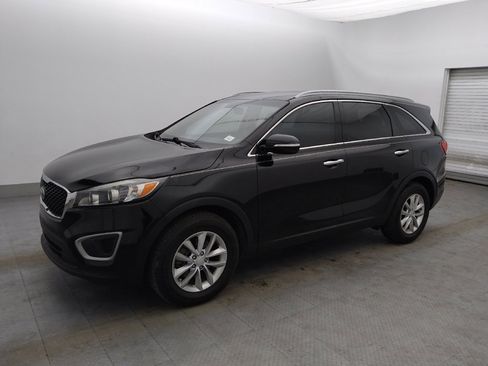 Used 2018 Kia Sorento LX image 2