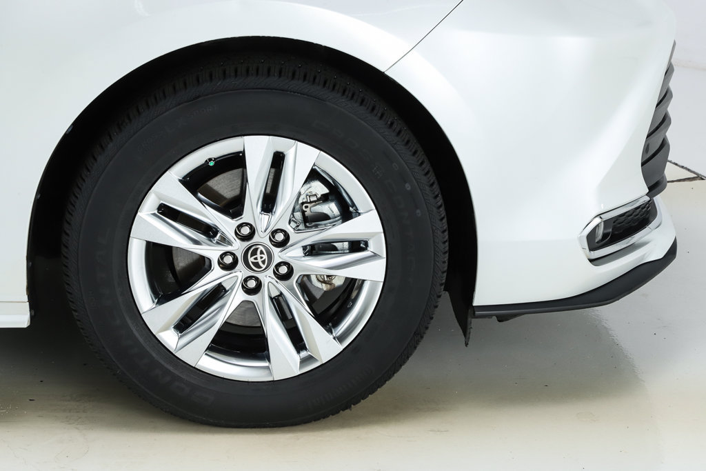 Used 2024 Toyota Sienna XLE w/ XLE Plus Package AWD/4WD image 26