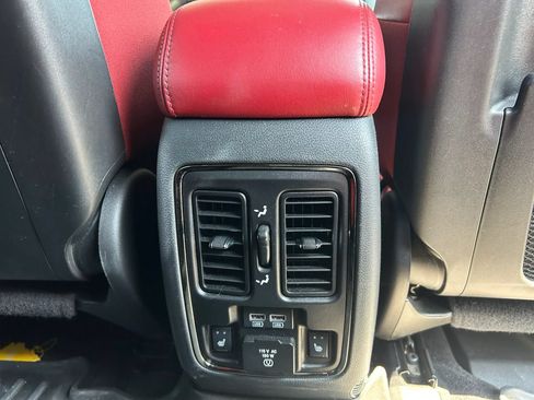 Used 2018 Dodge Durango R/T w/ Technology Group AWD/4WD image 9
