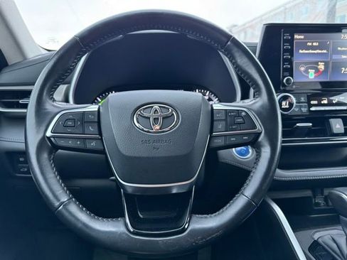 Certified 2020 Toyota Highlander XLE image 28