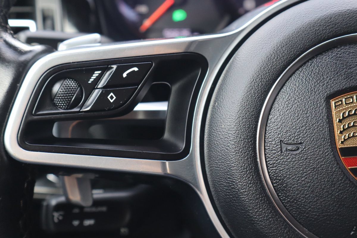 Used 2020 Porsche Macan AWD/4WD image 17