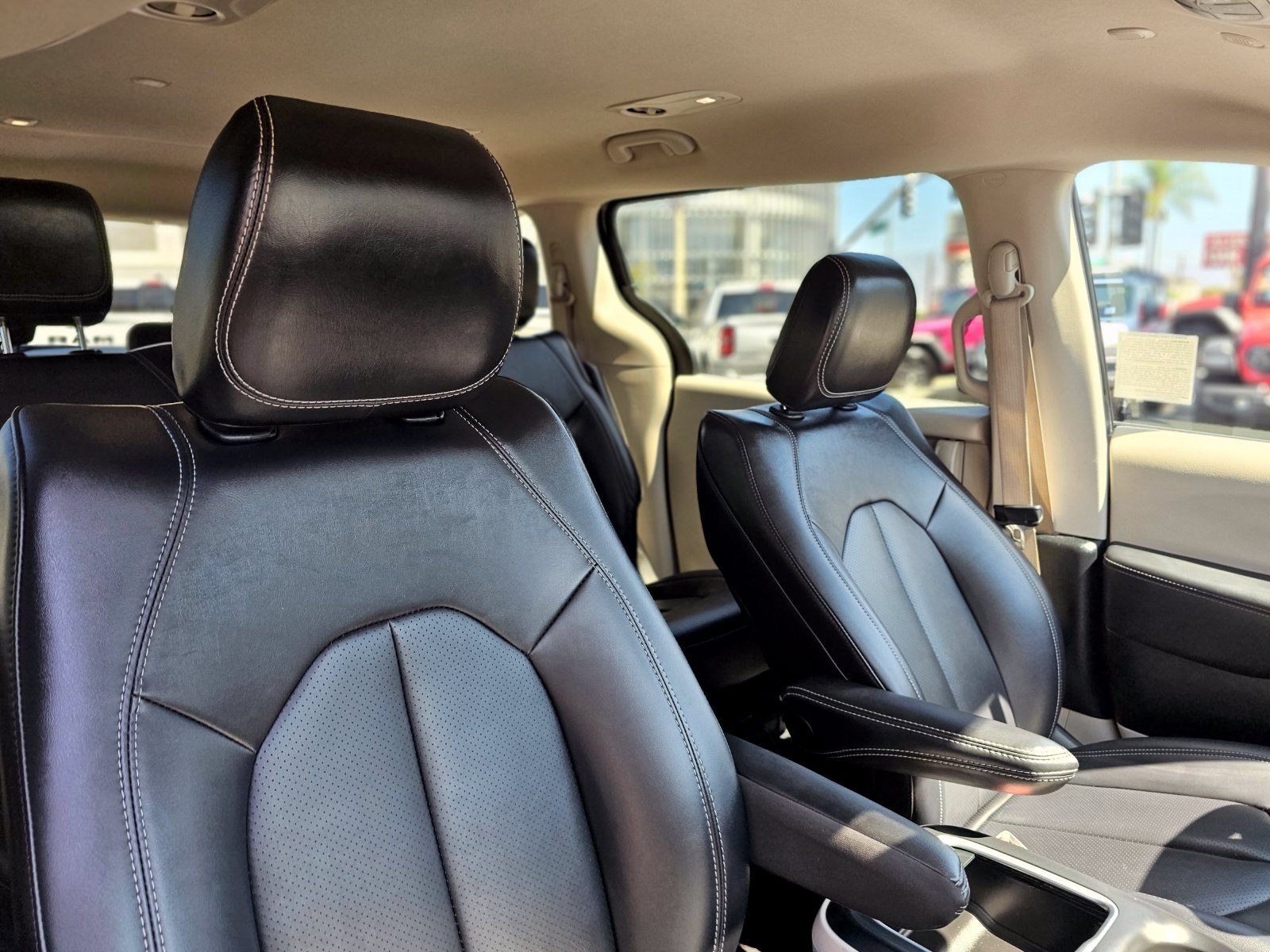 Used 2024 Chrysler Pacifica Limited FWD image 29