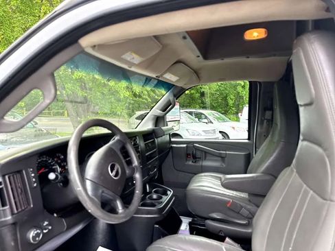 Used 2017 GMC Savana 3500 RWD image 12