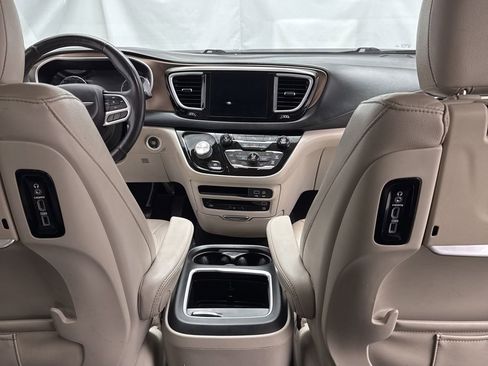 Used 2017 Chrysler Pacifica Touring-L Plus w/ Tire & Wheel Group image 35