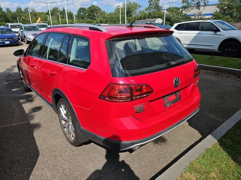 Used 2017 Volkswagen Golf Alltrack SEL AWD/4WD image 2