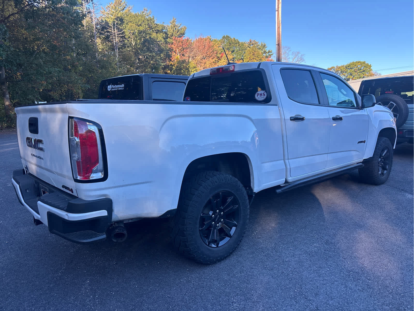 Used 2022 GMC Canyon AT4 AWD/4WD image 2