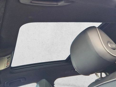 Used 2023 Volkswagen Tiguan SE R-Line image 16