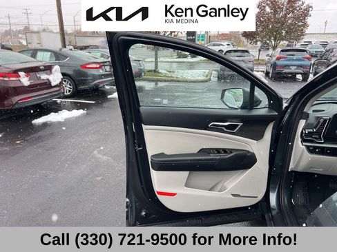 Used 2025 Kia Sportage EX image 26