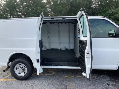 Used 2011 Chevrolet Express 2500 RWD image 13