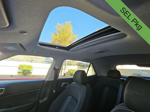 Used 2023 Hyundai Venue SEL FWD image 27