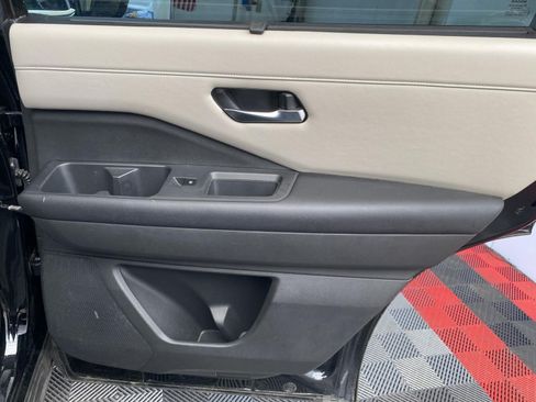 Used 2022 Nissan Pathfinder SL AWD/4WD image 10