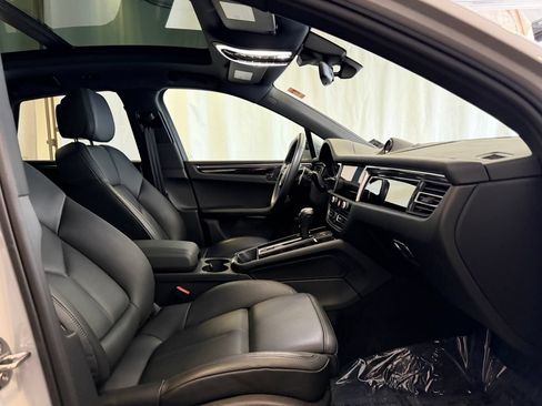 Certified 2026 Porsche Macan AWD/4WD image 16