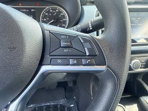 Used 2025 Nissan Versa SV FWD image 30